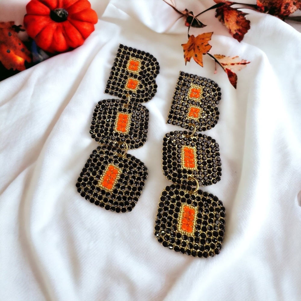 Sparkling Boo Dangle Earrings - Perfect for Halloween Fun! Brand New - Picture 2 of 5